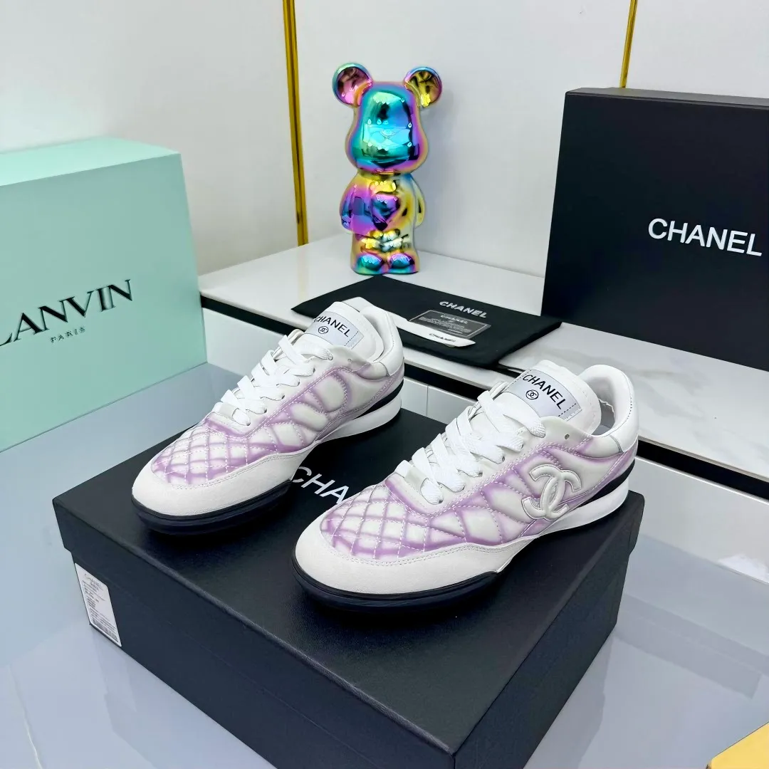 👟👟Ex-factory price 640👟👟 Top version Chanel Chanel - 2025 counter top casual sports shoes This sneaker is a classic design; the upper is electro-embroidered with a variety of techniques; the outsole is fashionable and sporty; it is unusual to incorporate a variety of color matching elements... The diversified mix and match is very beautiful and versatile, and can be used for leisure, fashion, sports and outdoor... ꫛꫀꪝ Go➫ Material: ❶The upper is made of: original cowhide ❷The inner lining is made of: original imported sheepskin ❸The outsole is based on: original TPU combination outsole Full set of boutique packaging for women 35–41 👉